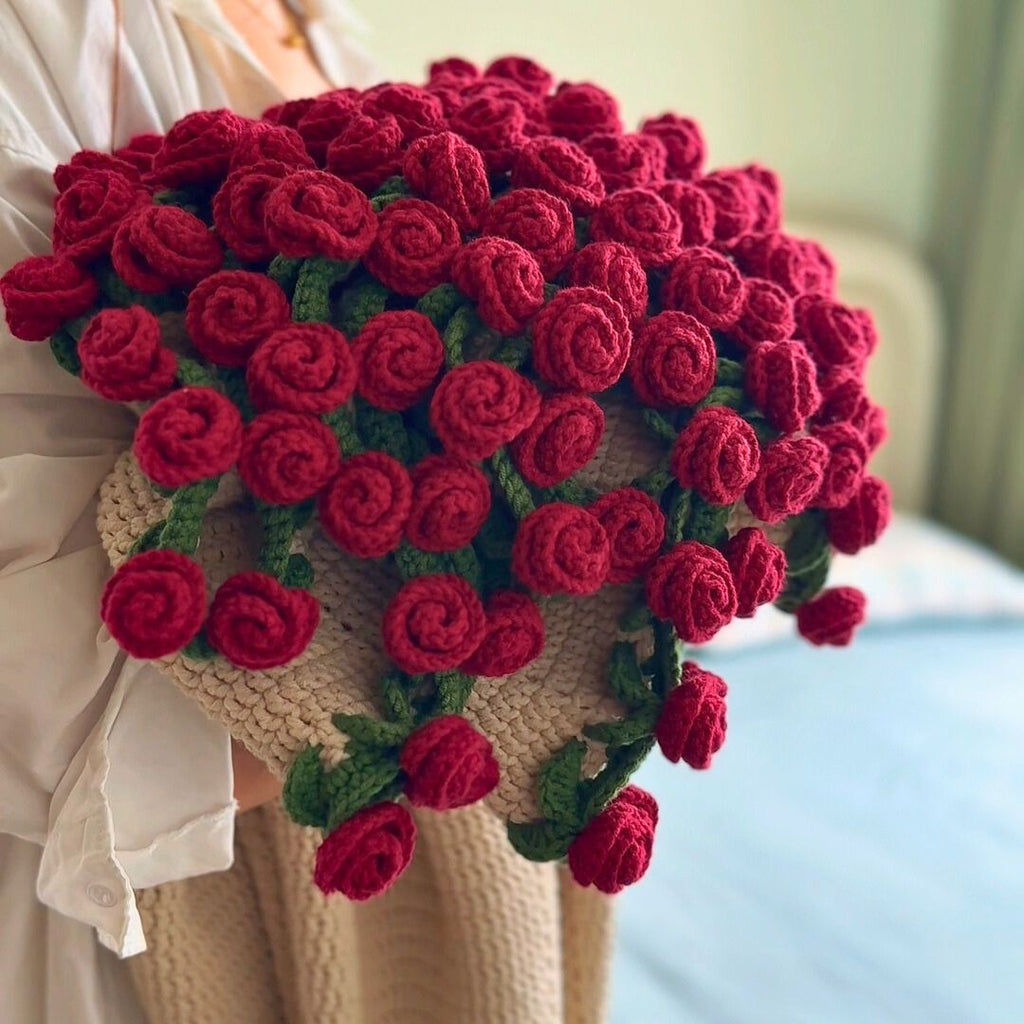 Букет от плетени червени рози Flower Hug